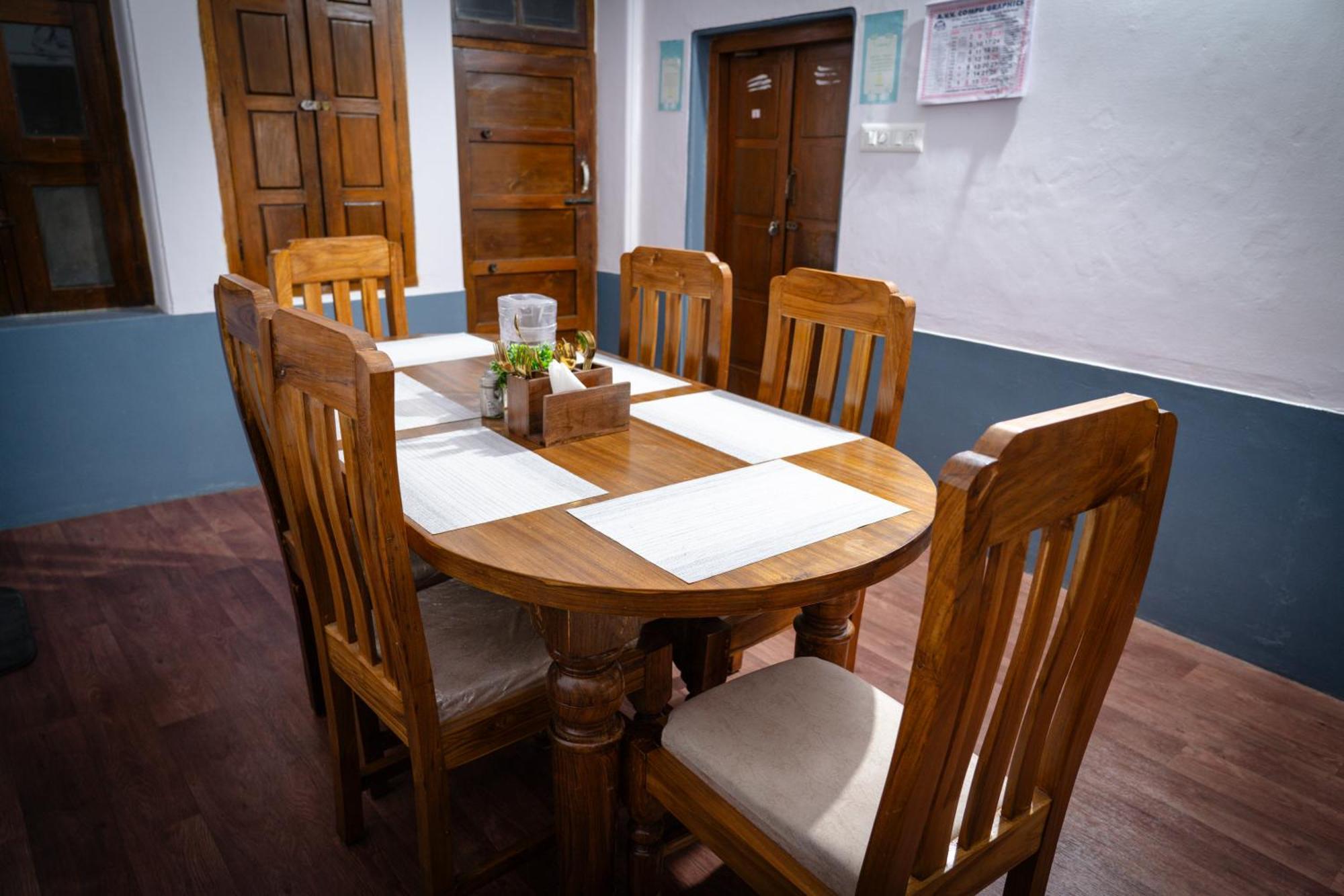 Hostel Leo Vishroam Mysuru Zewnętrze zdjęcie